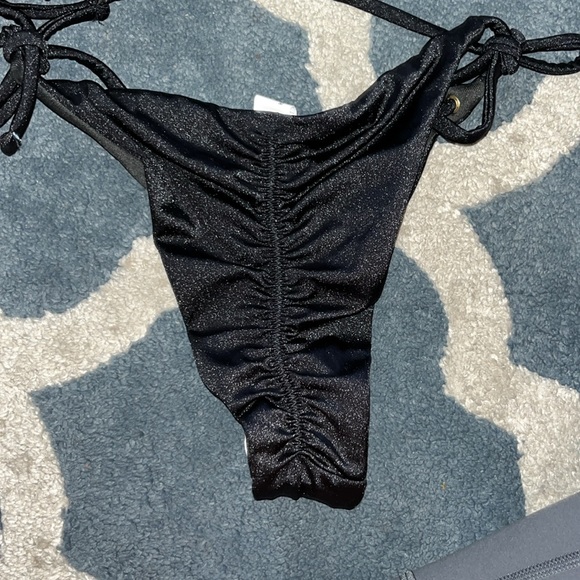 Bikini Set - Picture 3 of 4